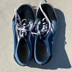 Mens size 9.5 in good condition.